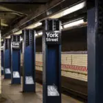 sua politia a impuscat mortal un barbat care a injunghiat trei persoane la metroul din new york 69da94b4d0388