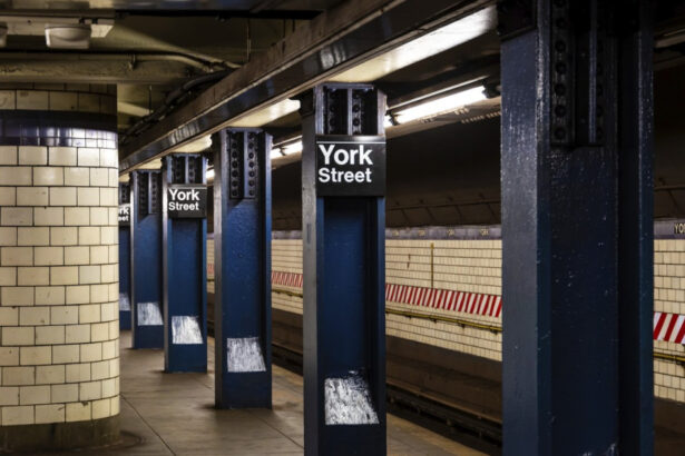 sua politia a impuscat mortal un barbat care a injunghiat trei persoane la metroul din new york 69da94b4d0388