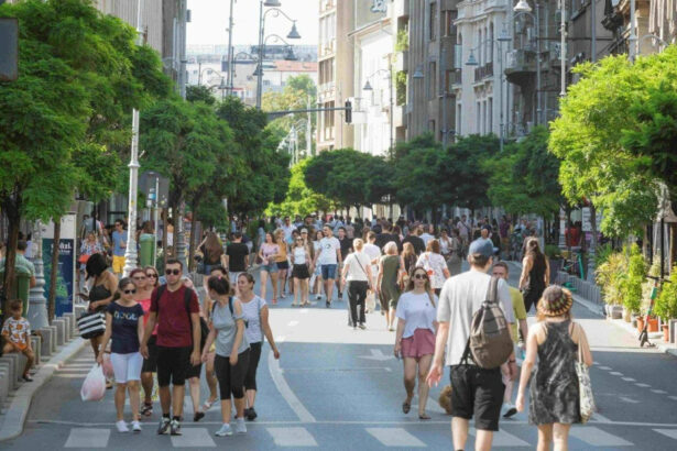 timp de 25 de weekenduri calea victoriei si str ion brezoianu devin pietonale strazi deschise bucuresti revine de sambata 69e7b6387670d