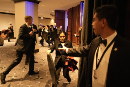 toti ochii pe dispozitivul de securitate de la dineul la care participa trump posibile carente verificate 69edced7c7655