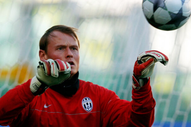 tragedie in fotbal alex manninger fost portar la arsenal si juventus mort la 48 de ani dupa ce masina sa a fost lovita de tren 69e0f40f4a7b3