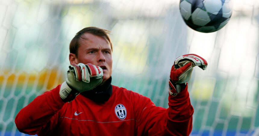 tragedie in fotbal alex manninger fost portar la arsenal si juventus mort la 48 de ani dupa ce masina sa a fost lovita de tren 69e0f40f4a7b3