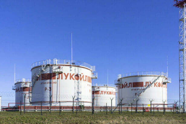 ucraina a atacat una dintre cele mai mari rafinarii ale rusiei singura de pe coasta marii negre 69e0ae07eee55