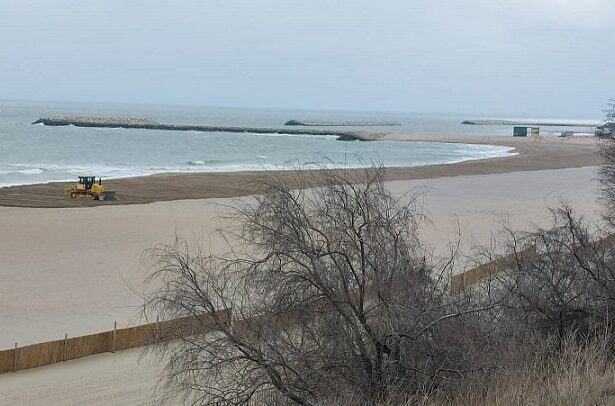 ultimele sectoare de plaja au fost predate operatorii pot incepe pregatirile pentru primirea turistilor 69e140ef2ad76