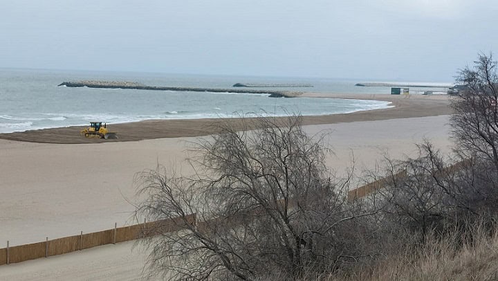 ultimele sectoare de plaja au fost predate operatorii pot incepe pregatirile pentru primirea turistilor 69e140ef2ad76