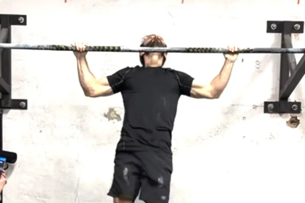 un lector universitar de la harvard a batut recordul la numarul de tractiuni facute intr un minut si a reintrat in cartea recordurilor video 69ef933602f5f