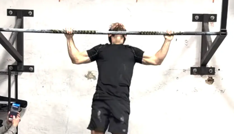 un lector universitar de la harvard a batut recordul la numarul de tractiuni facute intr un minut si a reintrat in cartea recordurilor video 69ef933602f5f