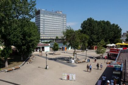 un nou proiect imobiliar in zona perla ce se construieste pe locul fostului bazin 69d03f308e199