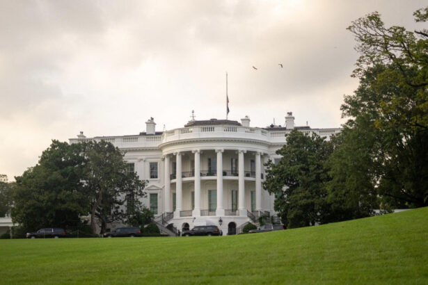 un raport al fbi a avertizat asupra amenintarii persistente reprezentate de iran pentru sua casa alba a minimizat riscul reuters 69d5f06881c21