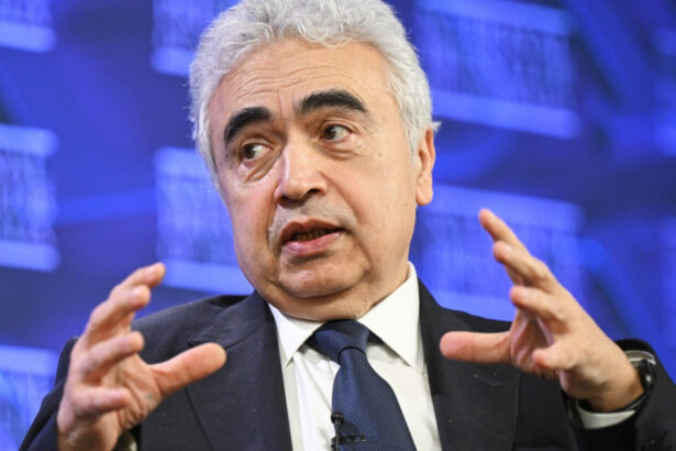 vaza este sparta criza petrolului schimba definitiv industria combustibililor fosili avertizeaza seful aie 69eedfa89ca3e