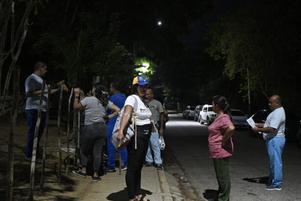 venezuela elibereaza zeci de detinuti politici sub presiunea sua aproximativ 500 raman in inchisoare 69e2342ac5c52