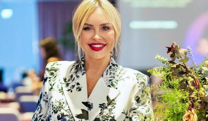 vica blochina are un nou iubit cum au fost surprinsi impreuna pe strazile din bucuresti 69d49b5c304d2