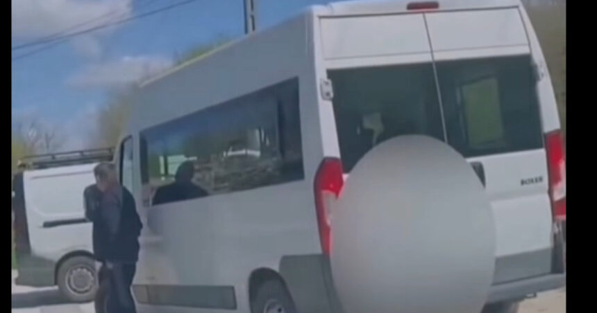 video alegeri ungaria 2026 acuzatii de turism electoral din transilvania un microbuz cu numere de romania filmat in circumscriptie fidesz 69dbd840d0fa3