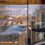 video atac armat intr un supermarket din kiev cel putin 6 morti si 14 raniti atacatorul ucis de fortele speciale 69e3d6389c988