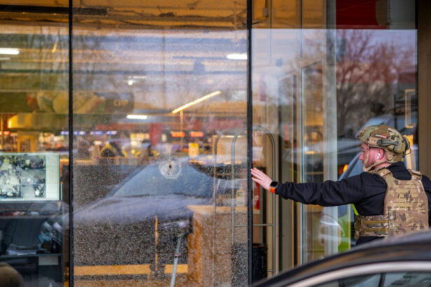 video atac armat intr un supermarket din kiev cel putin 6 morti si 14 raniti atacatorul ucis de fortele speciale 69e3d6389c988