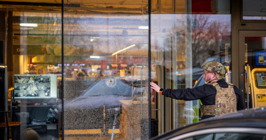 video atac armat intr un supermarket din kiev cel putin 6 morti si 14 raniti atacatorul ucis de fortele speciale 69e3d6389c988