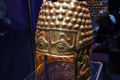 video au fost recuperate coiful de la cotofenesti si bratarile dacice furate din muzeul drents din olanda 69ce351c4e6d0