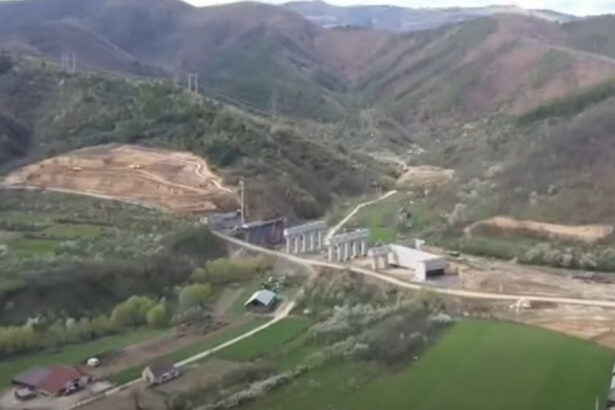 video au inceput sapaturile la un nou tunel pe a1 sibiu pitesti imagini de pe santierul autostrazii care traverseaza carpatii 69d3c17d92e08