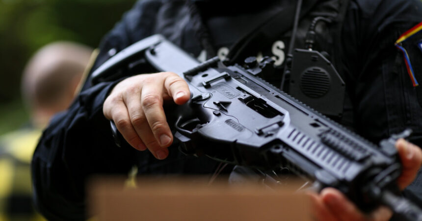 video barbat impuscat mortal de mascati in neamt dupa ce a deschis focul asupra politistilor 69eb0c42022b8