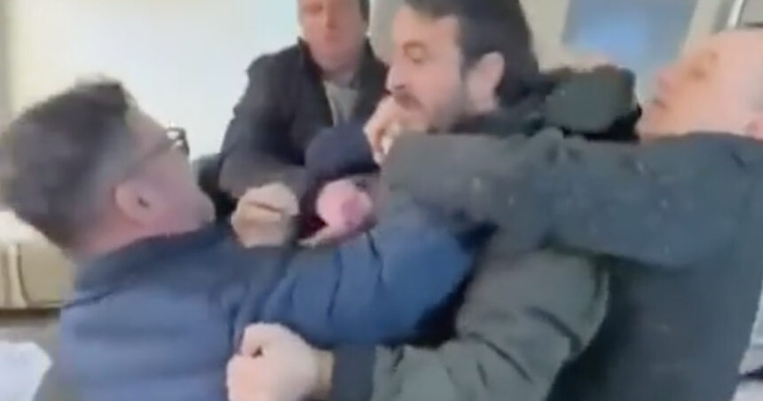 video bataie intr un sediu aur ba tu ma faci pe mine borfas mi am dat viata pentru partid 69df868551f6c