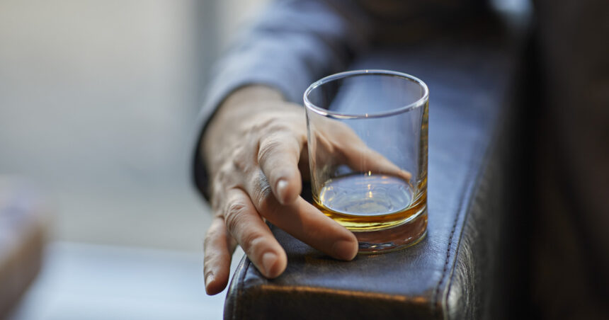 video beam 3 4 litri de tuica pe zi drama romanilor cazuti in patima alcoolului marturia socanta a unui dependent internat la socola 69ec5695da3af