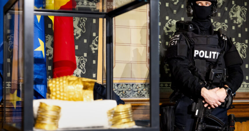 video coiful de la cotofenesti si doua bratari dacice ajung astazi in romania la 14 luni dupa jaful de la muzeul drents 69e70d785e7d1