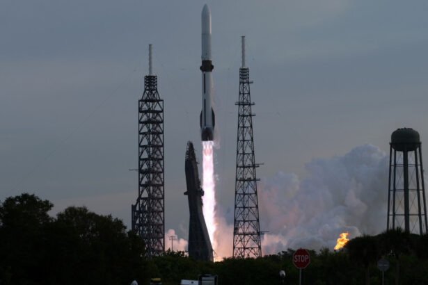 video compania spatiala blue origin lanseaza pentru prima data o racheta echipata cu un motor reutilizabil 69e532a1cb24d