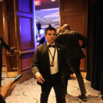 video de ce jd vance a fost scos primul din sala de bal apoi a urmat trump in timpul incidentului de la dineul asociatiei corespondentilor 69edf53bc338c