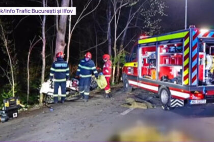 video doi tineri de 20 de ani au murit dupa ce masina in care se aflau s a lovit de un copac si s a rasturnat in localitatea ciolpani 69dc9a42544ce