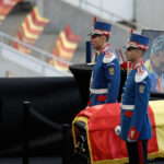 video fanii ii pot aduce un omagiu lui mircea lucescu azi la arena nationala legendarul antrenor inmormantat vineri cu onoruri militare 69d74976ce50a