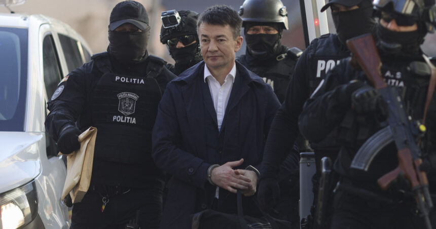 video imagini cu extradarea lui alexandru balan fostul director adjunct al serviciului de informatii din moldova care a spionat pentru kgb 69eb090226c81