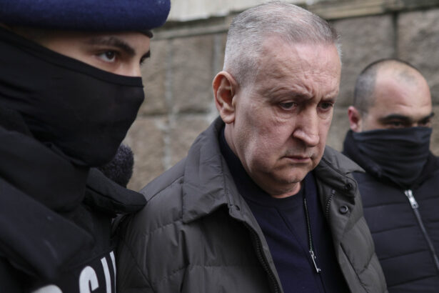 video jurnalista digi24 bruscata de seful arr prins cu mita in cutii de pantofi cristian anton ramane in arest preventiv 69de4e28242c3