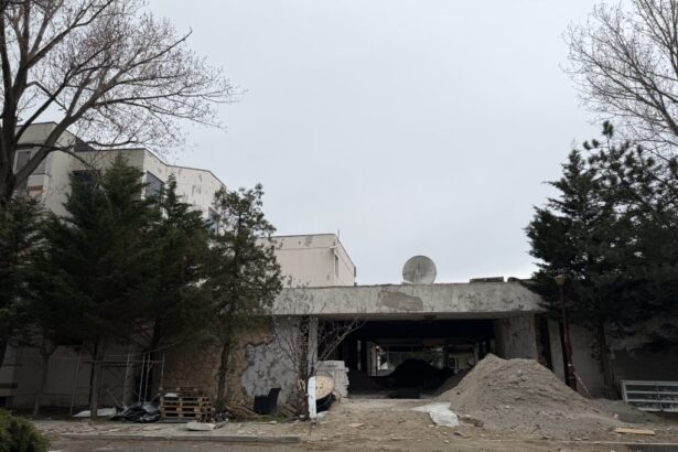 video medicul mohamed zaher de la armonia isi supraetajeaza hotelul pe care il detine in statiunea mamaia 69dac688c4401