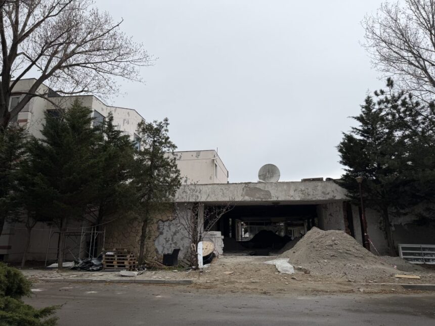 video medicul mohamed zaher de la armonia isi supraetajeaza hotelul pe care il detine in statiunea mamaia 69dac688c4401