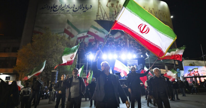 video mii de iranieni formeaza lanturi umane la centralele electrice si pe poduri dupa amenintarile lui trump 69d539b1dca49