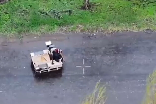 video misiune de salvare impresionanta in ucraina o femeie de 77 de ani a fost gasita cu drona si evacuata cu un robot 69ed0d3394ece