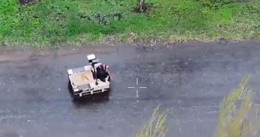 video misiune de salvare impresionanta in ucraina o femeie de 77 de ani a fost gasita cu drona si evacuata cu un robot 69ed0d3394ece