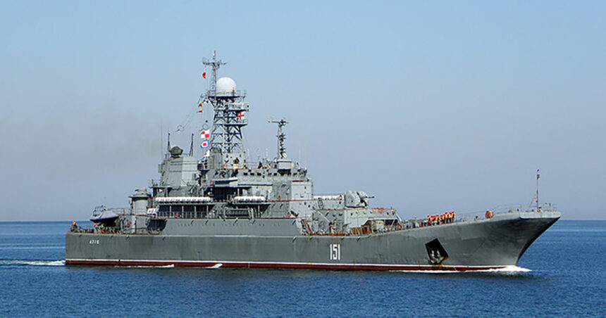 video momentul in care unitatea speciala ghosts a lovit doua nave de desant rusesti in crimeea portul rusesc tuapse in flacari 69e5fe2dc1c7b