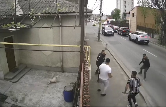 video momentul scandalului de pe strada theodor burada bataie ca n vestul salbatic 69f242523a4a9