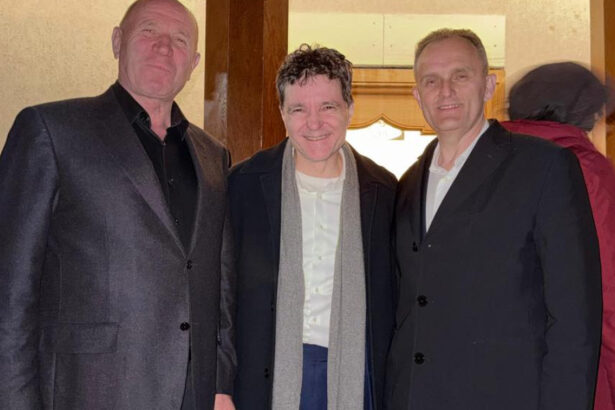 video nicusor dan prezent la manastirea cornu in vinerea mare alaturi de primarul localitatii si presedintele cj prahova membri psd 69da04dd19de5