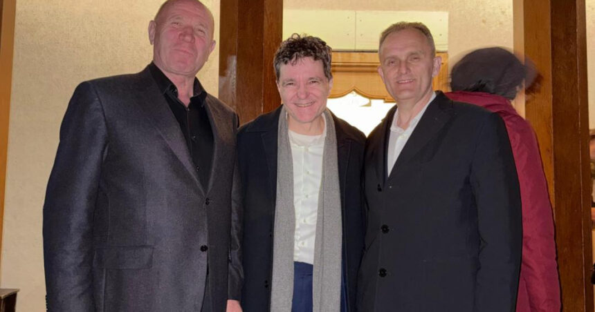 video nicusor dan prezent la manastirea cornu in vinerea mare alaturi de primarul localitatii si presedintele cj prahova membri psd 69da04dd19de5