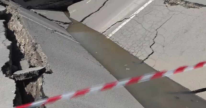 video o bucata de pod de pe drumul principal din techirghiol s a prabusit traficul este blocat in zona 69eb60d5292d5