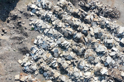 video o primarie din arad a fost amendata cu 70 000 de lei dupa ce garda de mediu a gasit o groapa de gunoi ilegala cu ajutorul unei drone 69eb44b4d0a08