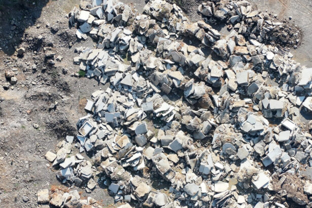 video o primarie din arad a fost amendata cu 70 000 de lei dupa ce garda de mediu a gasit o groapa de gunoi ilegala cu ajutorul unei drone 69eb44b4d0a08