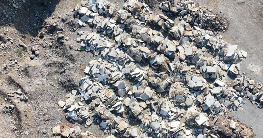 video o primarie din arad a fost amendata cu 70 000 de lei dupa ce garda de mediu a gasit o groapa de gunoi ilegala cu ajutorul unei drone 69eb44b4d0a08