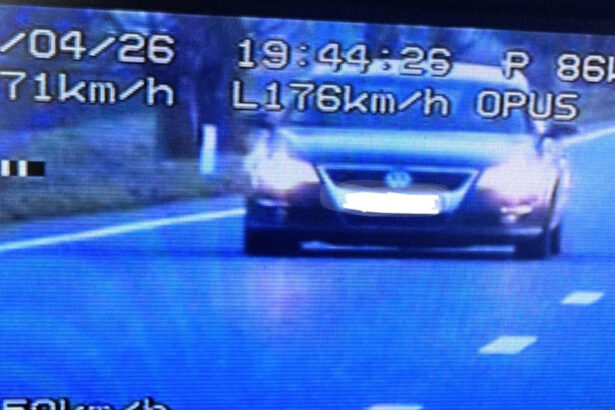 video o soferita a fost prinsa cu 176 de kilometri pe ora pe dn 38 explicatia data politistilor mi se ard cozonacii in cuptor 69da1a01c951d