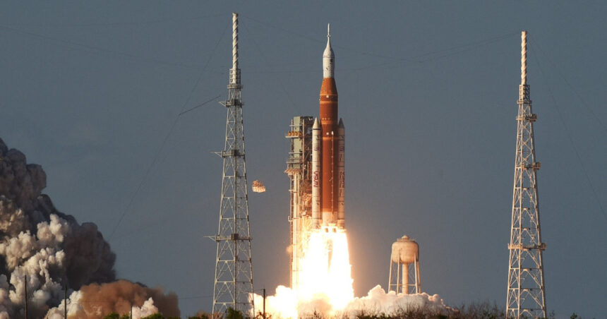 video pasagerii unui zbor delta airlines au urmarit de la bordul avionului lansarea rachetei artemis ii 69ce58b2c7d2c