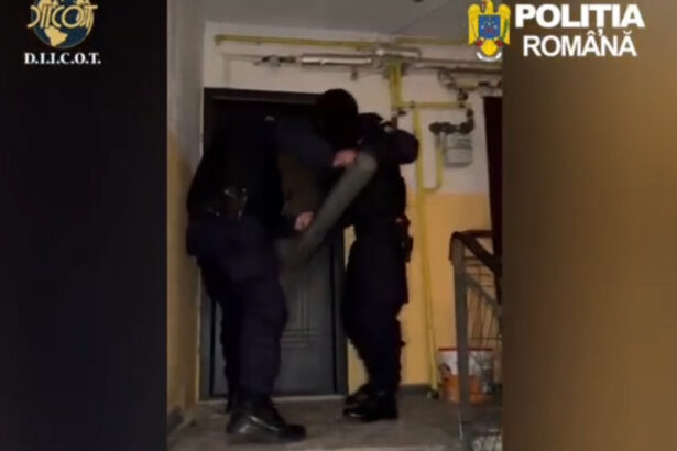 video perchezitii de amploare la o retea de trafic de droguri in 3 judete suspectii vindeau elevilor si ofereau reduceri pentru fidelizare 69e87025a71dd