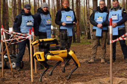 video printul harry invata in ucraina tehnici de deminare cu drone roboti si ochelari cu realitate virtuala 69eb950989e38