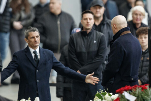 video razvan lucescu cuvant emotionant in biserica inainte de inmormantarea tatalui sau a fost un luptator a invins a pierdut 69d9403f75bf9
